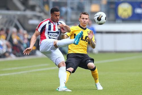 举重选手在 举重选手在