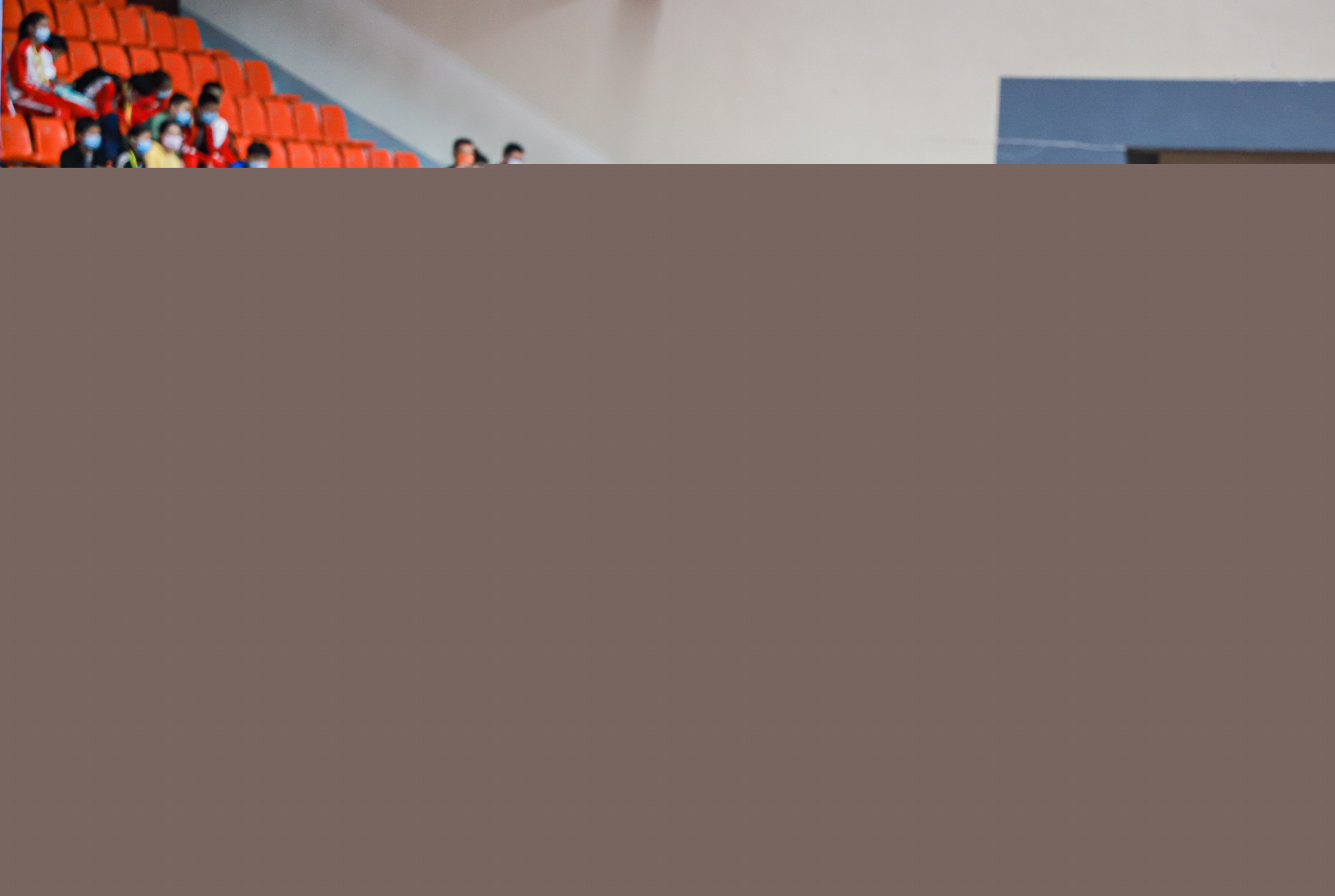 他频繁在中 他频繁在中