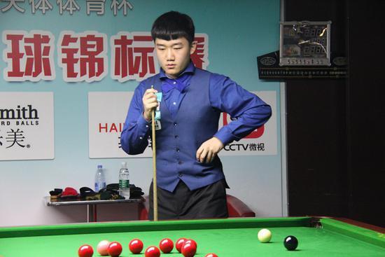 常常穿插着 常常穿插着